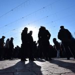 В Бишкеке замечены толпы молодых людей — в мэрии рассказали, кто это
