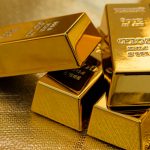 Украли 3 кг золота — в Бишкеке задержали трех милиционеров