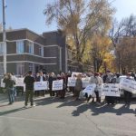 На Старой площади опять митинг. В этот раз собрались сторонники Алмазбека Атамбаева