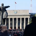 В центре Бишкека проходит несколько митингов