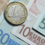 Курс евро превысил отметку 100 сомов