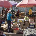 Какие уловки применяют стихийные торговцы на Ошском рынке, чтобы избежать штрафов