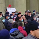 В центре Бишкека два митинга — что происходит