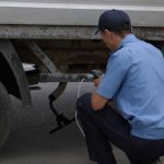 В Бишкеке прошел рейд по черному дыму: за превышение уровня выхлопов — штраф