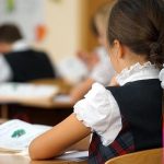 Прием в школу. Кыргызстанцы чаще регистрируют детей не по прописке