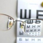 К 2050 году половина населения мира будет носить очки — офтальмолог