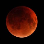 Кыргызстанцы наблюдали редкое полное лунное затмение