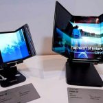 Samsung представил телефон, который раскладывается на три части